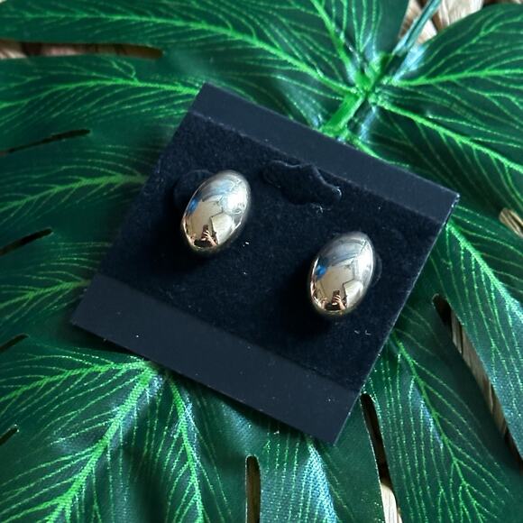 BOGO FREE AVON GOLDEN VTG EARRINGS - Picture 1 of 5